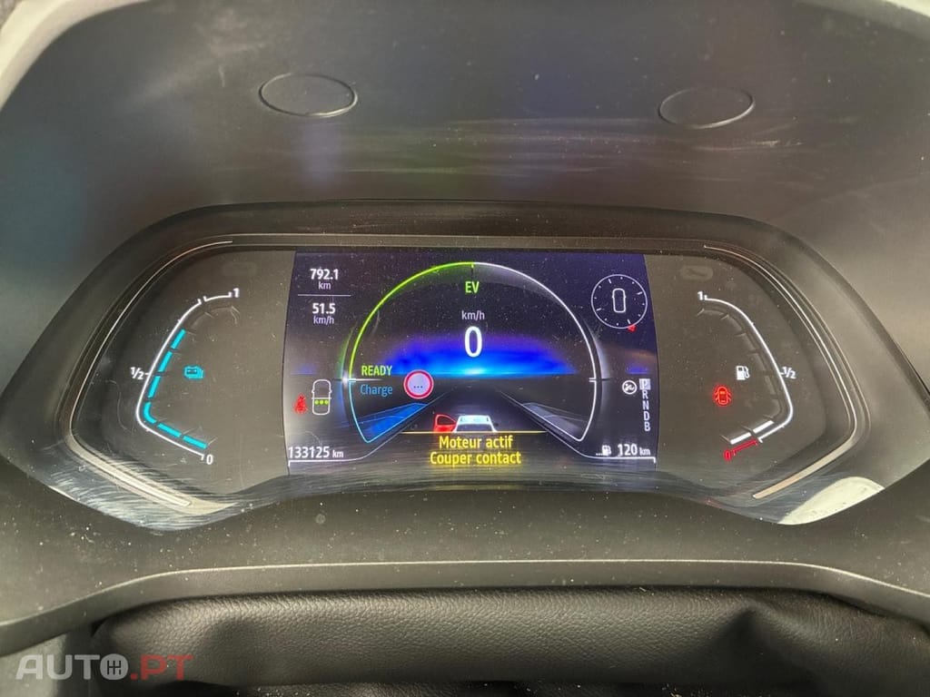 Renault Captur 1.6 E-Tech Business