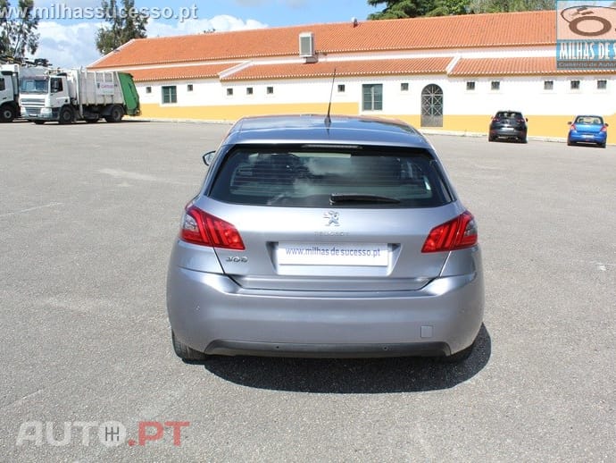 Peugeot 308 1.5 BlueHDI STYLE Aut. 131 CV