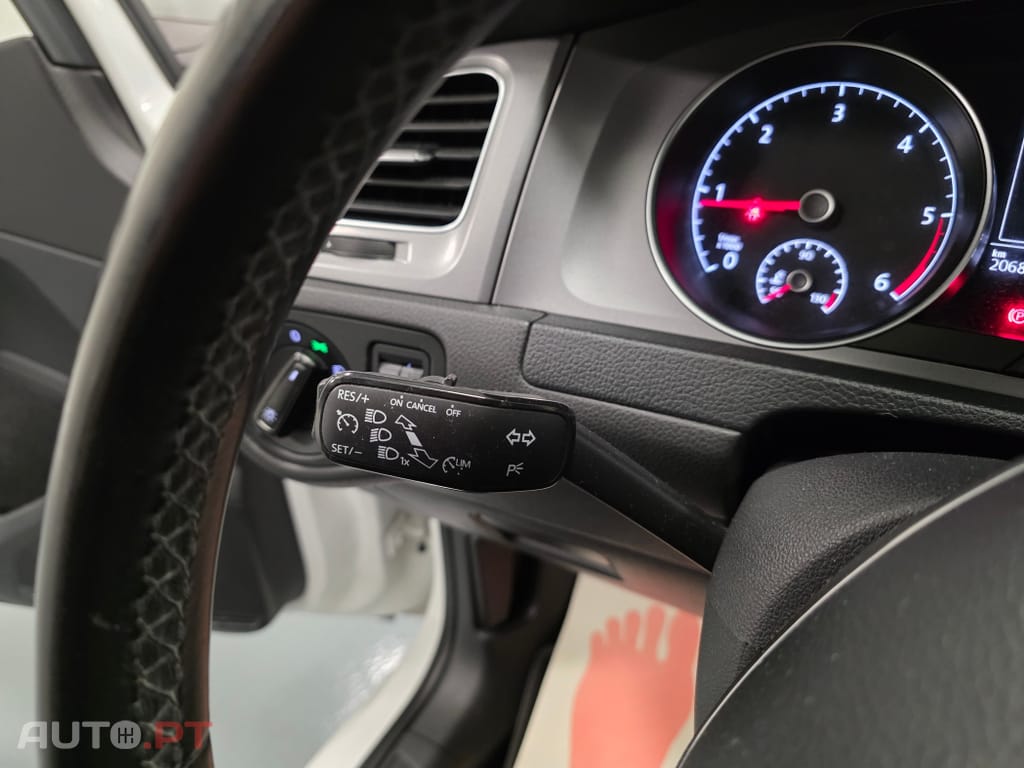 Volkswagen Golf 1.6 HDI CONFORTLINE