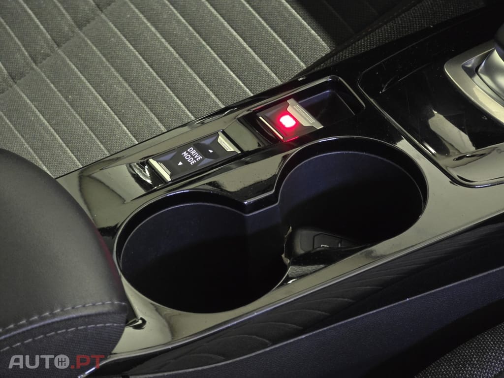 Peugeot E-2008 50 kWh Active Pack
