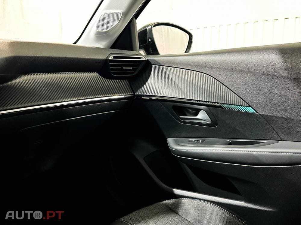 Peugeot E-208 50 kWh Allure Pack