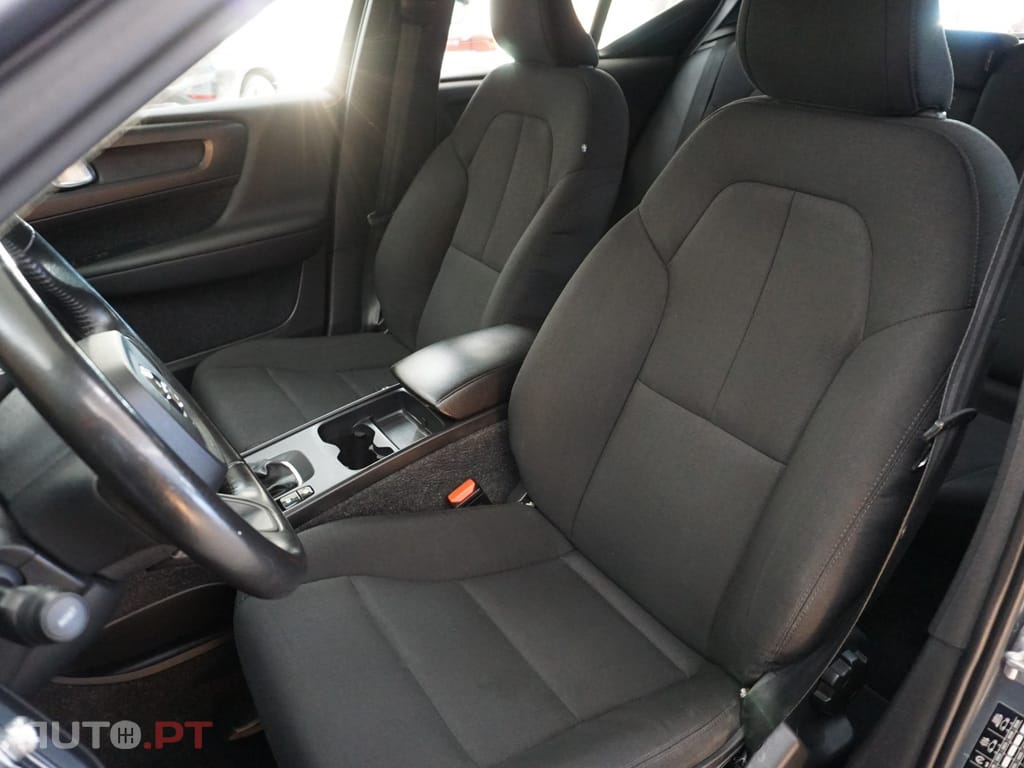 Volvo XC40 1.5 T3 Momentum Tech Edition