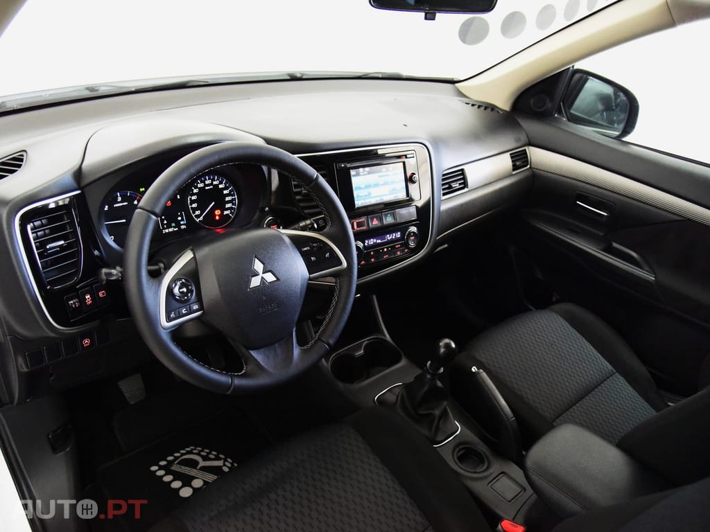 Mitsubishi Outlander 2.2 DI-D Instyle