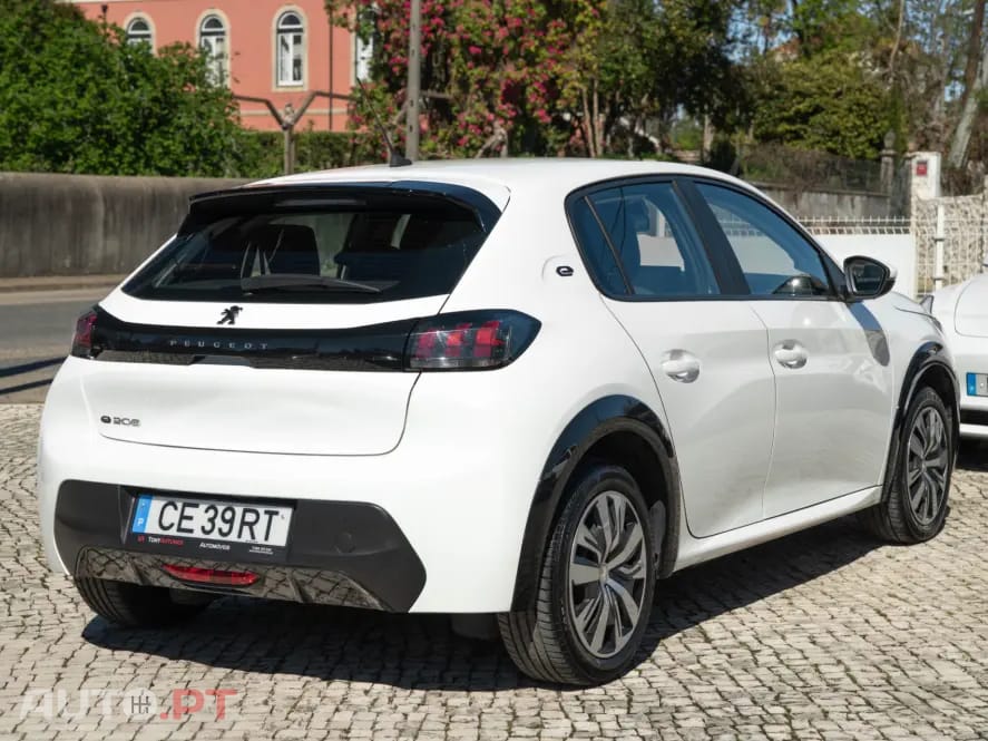 Peugeot E-208 50 kWh Active