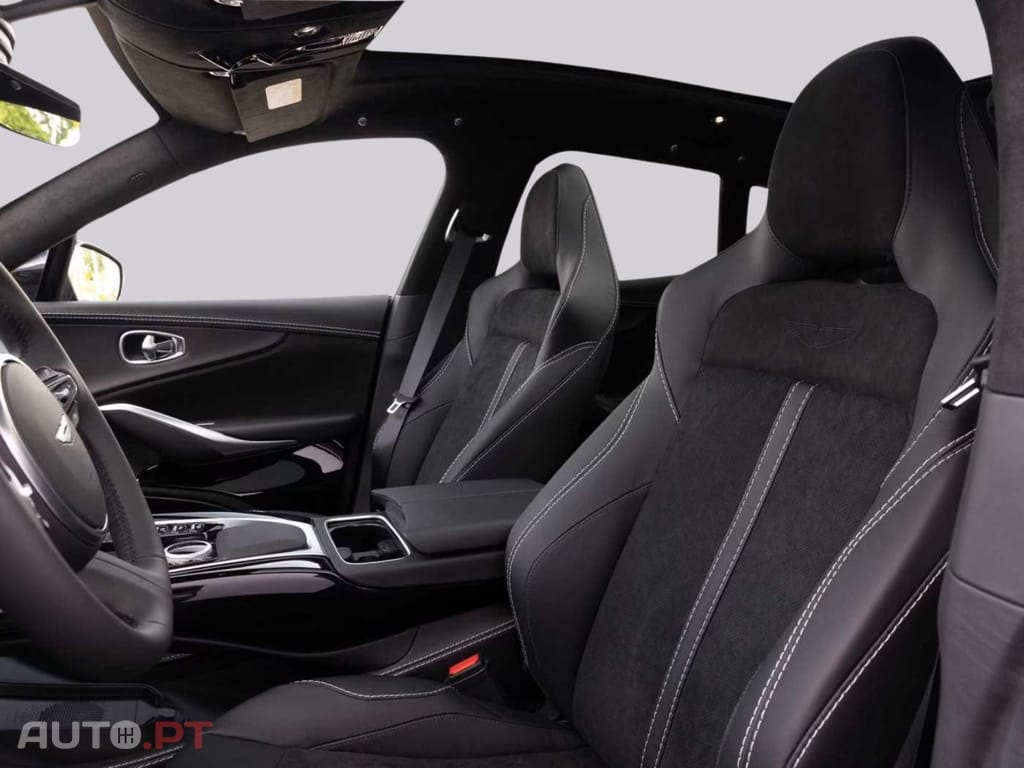 Aston Martin DBX V8