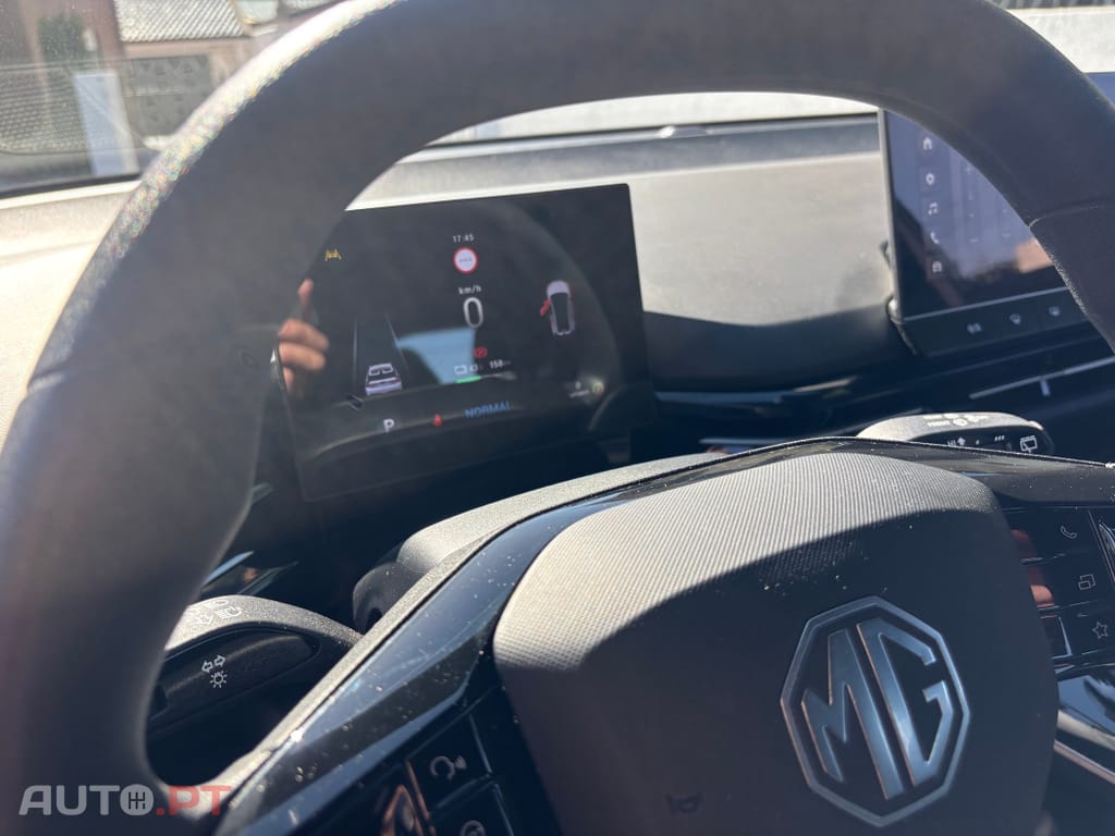 MG MG4 64 kWh Luxury