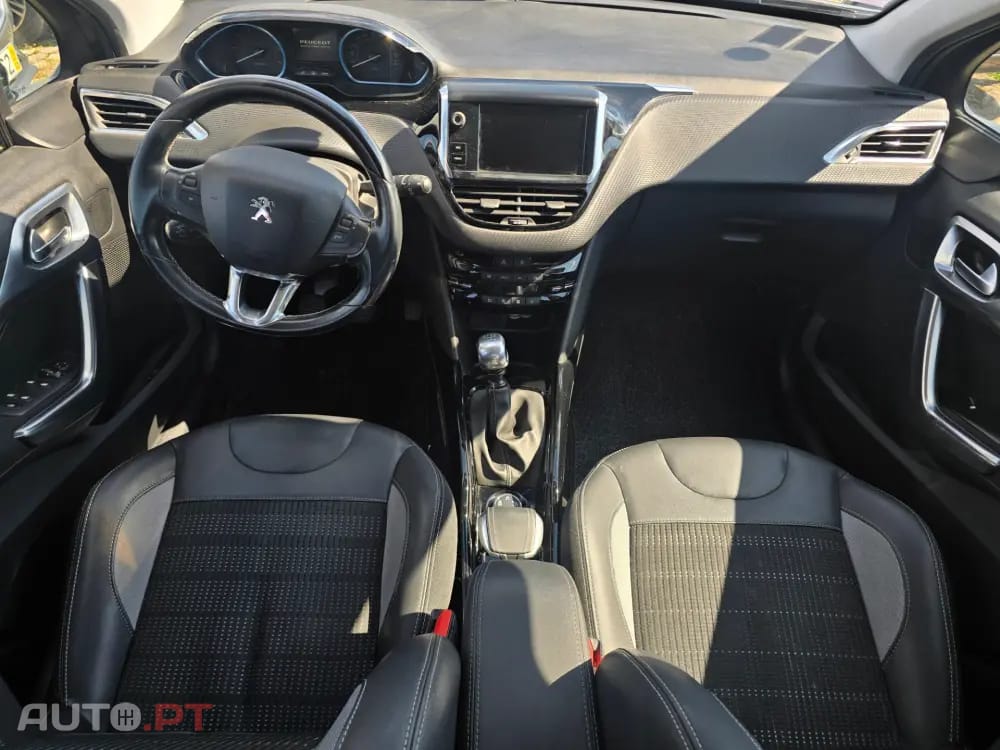 Peugeot 2008 PureTech 130 Allure Pack