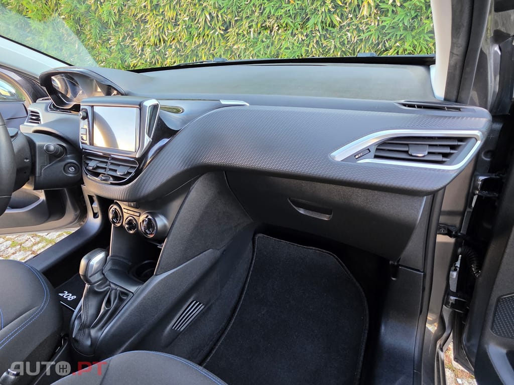 Peugeot 208 1.2 STYLE