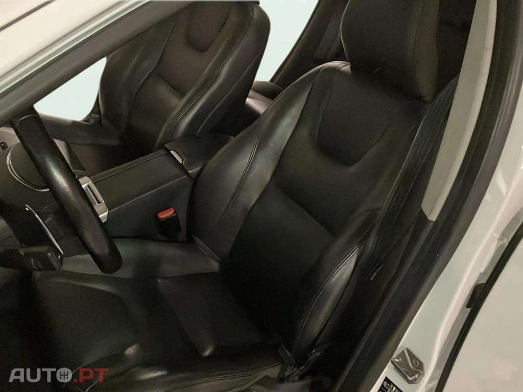 Volvo XC60 2.0 D4 Momentum Plus Geartronic