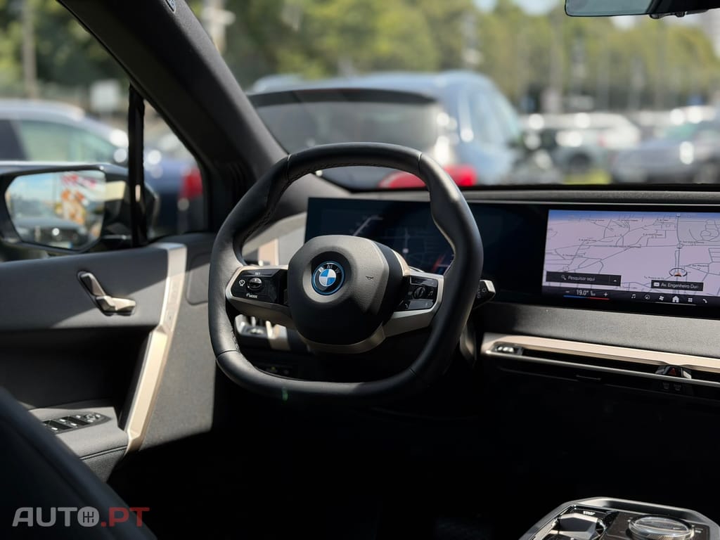 BMW iX xDrive 40 Pack Desportivo