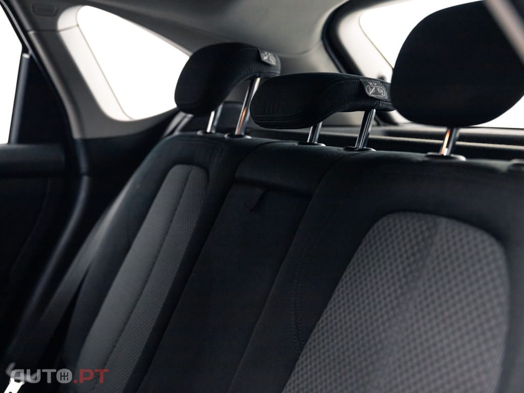 BMW 218 i Advantage Auto