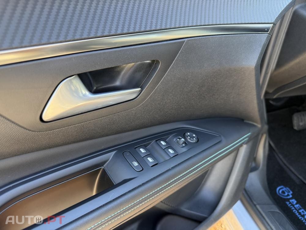 Peugeot 5008 1.2 Hybrid Allure Pack e-DCS6