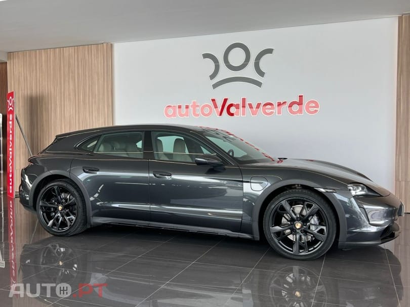Porsche Taycan 4
