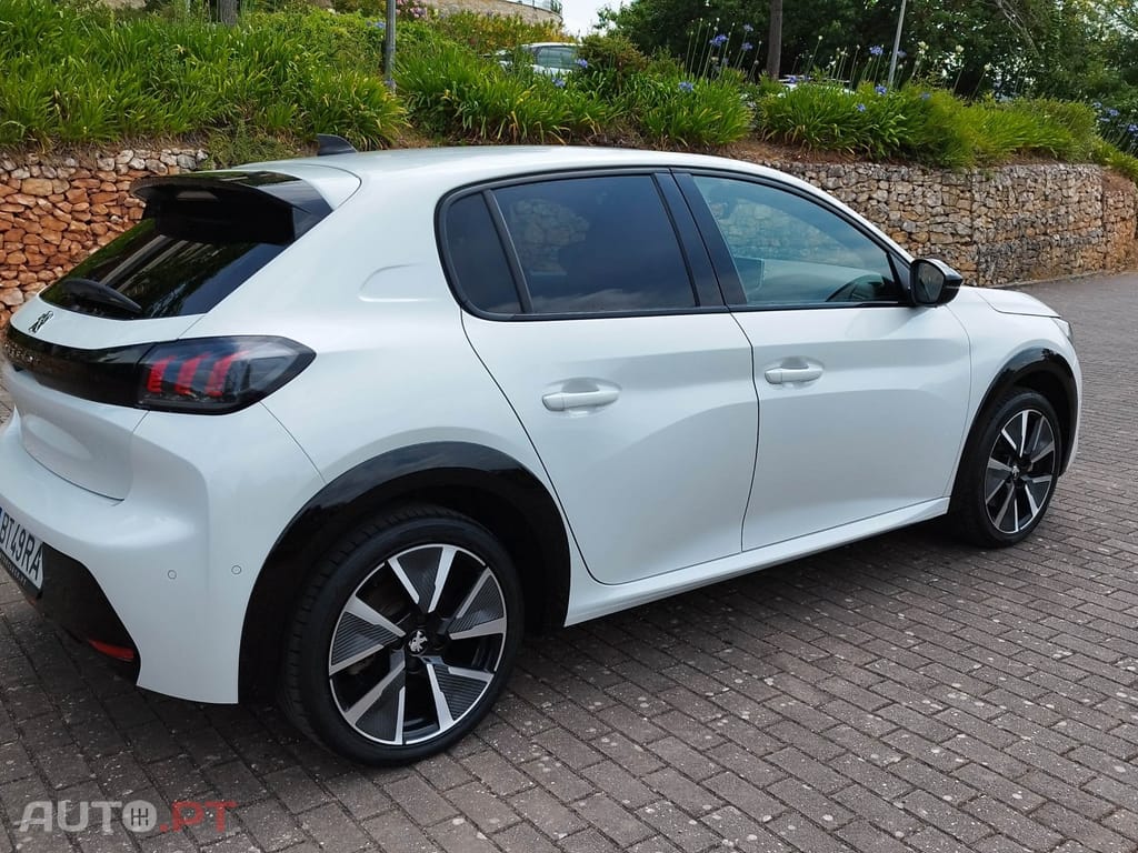 Peugeot E-208 50 kWh GT