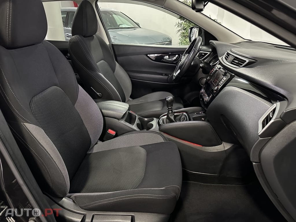 Nissan Qashqai 1.3 DIG-T N-Connecta J18