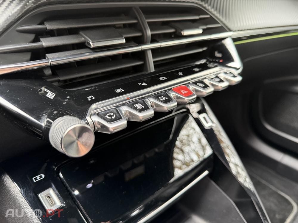 Peugeot E-2008 50 kWh GT