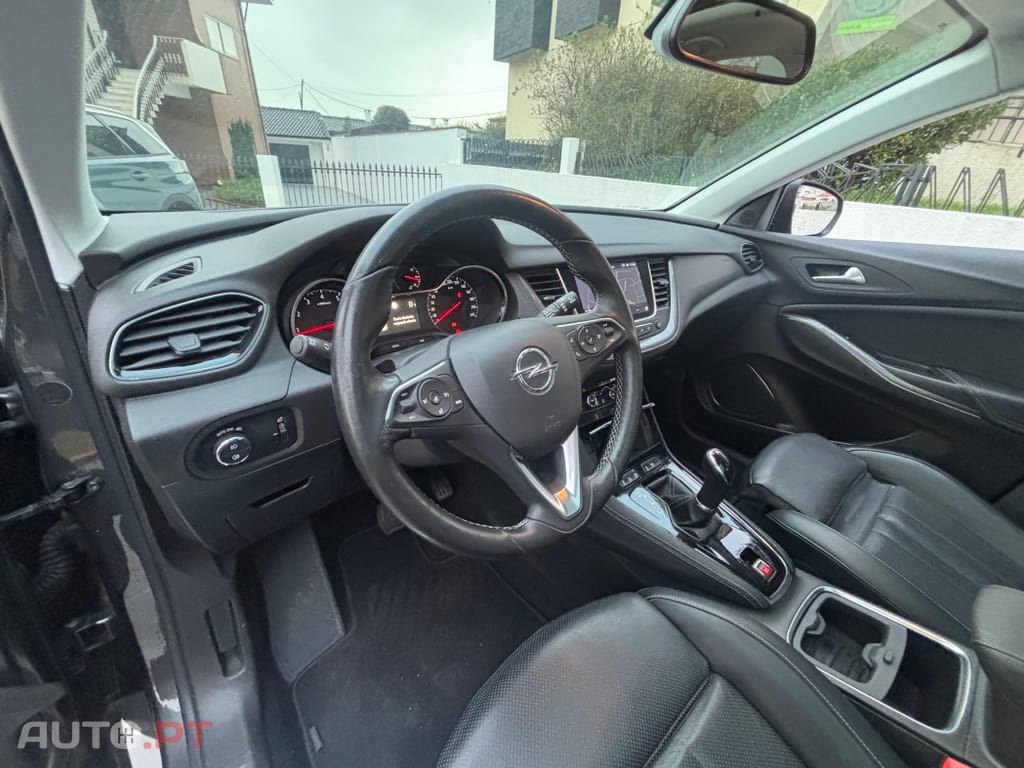 Opel Grandland (X) 1.2 T Design & Tech AT
