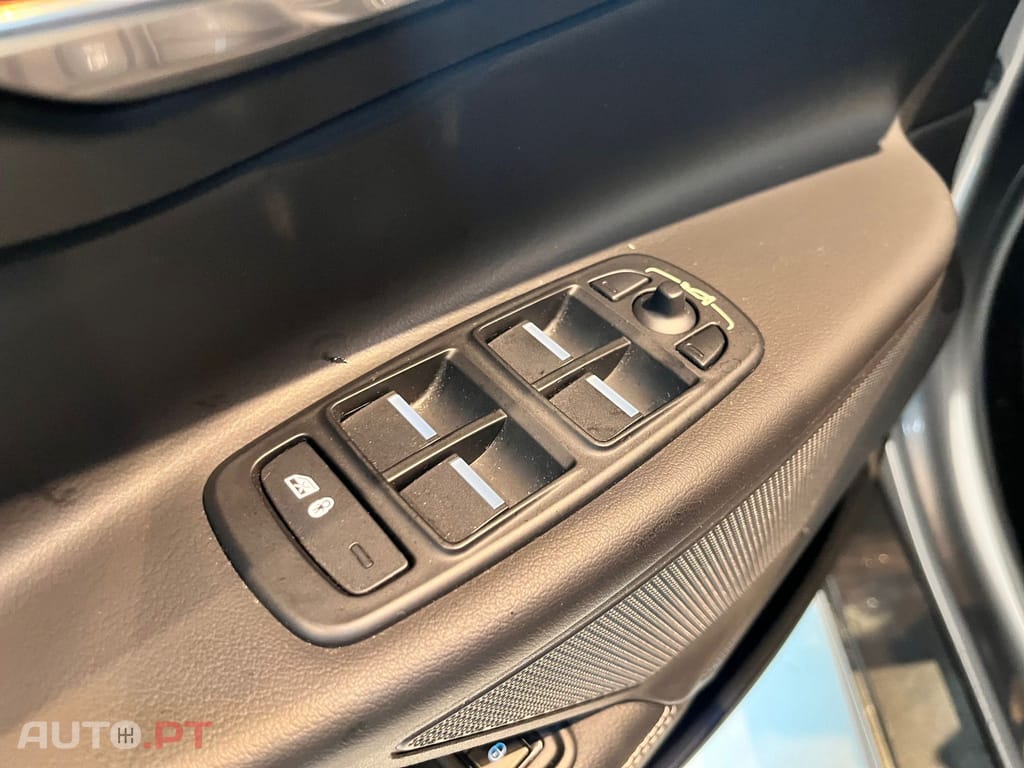 Jaguar XE 2.0D R-SPORT 180CV 