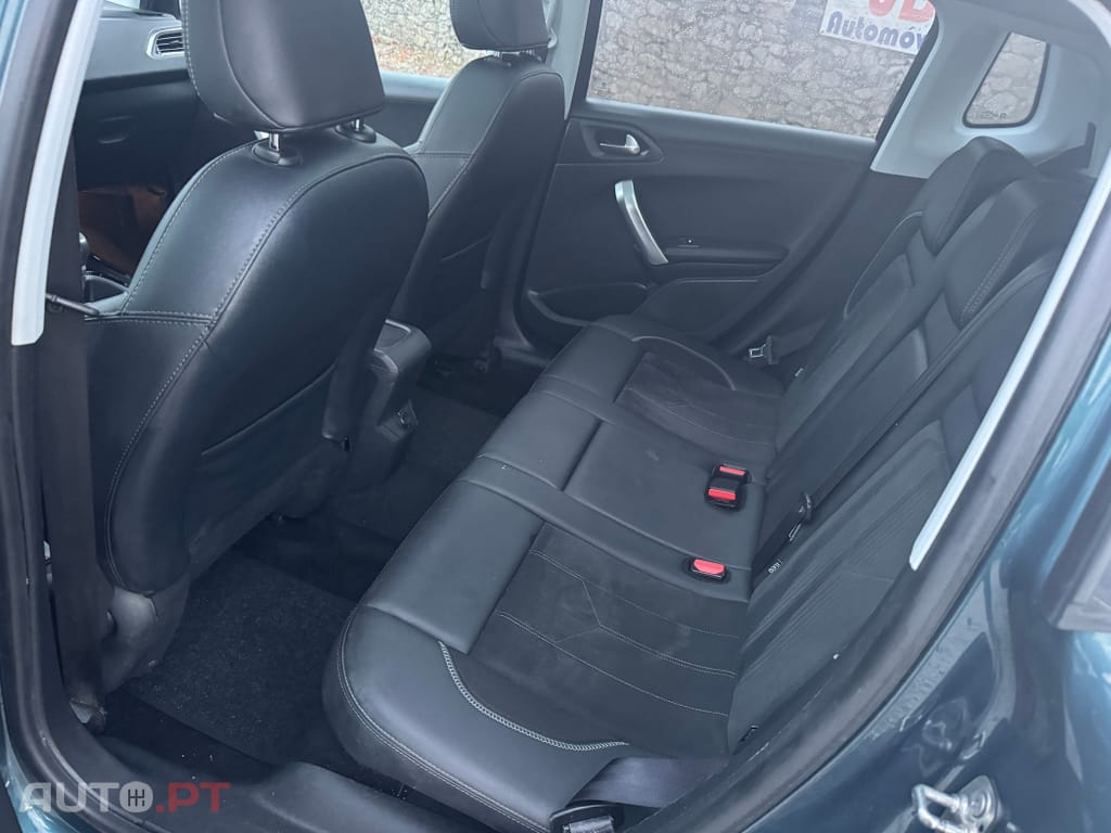 Peugeot 2008 1.2 PureTech Crossway EAT6