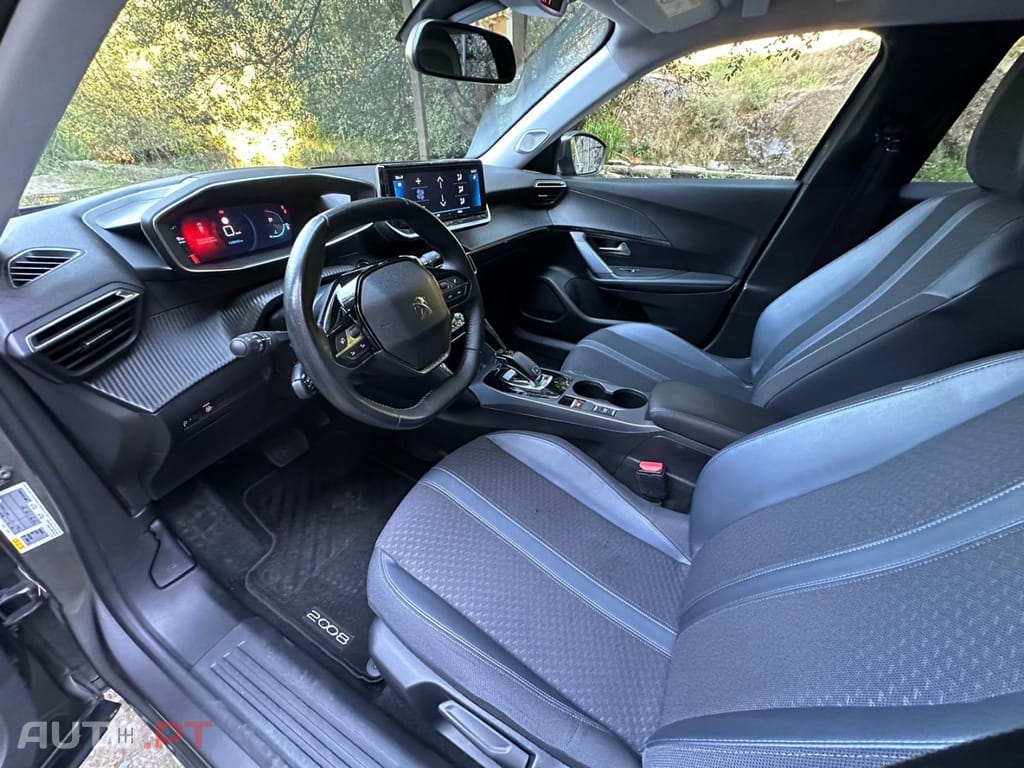 Peugeot 2008 1.5 BlueHDi Allure EAT8