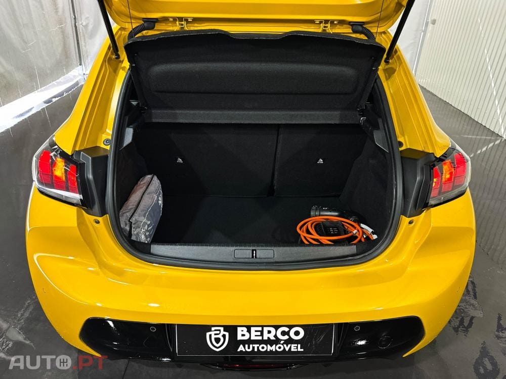 Peugeot E-208 50 kWh SE Style