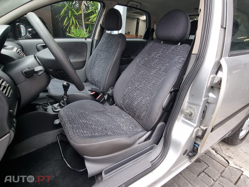 Opel Corsa 1.2 16V Confort