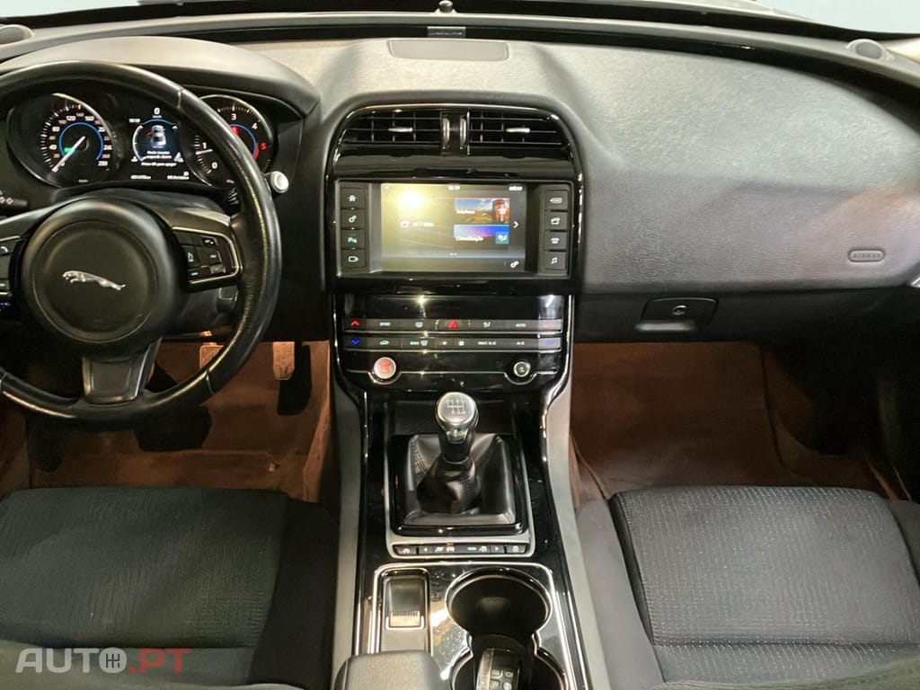 Jaguar XE 2.0 Diesel Pure