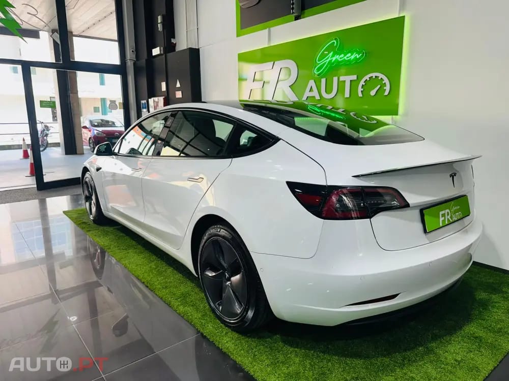 Tesla Model 3 Standard Range Plus RWD