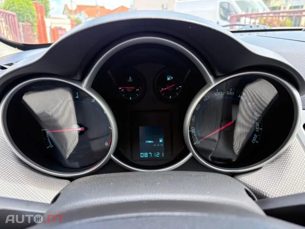 Chevrolet Cruze 1.6 LS
