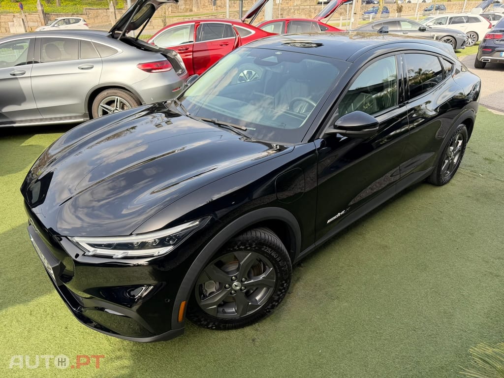 Ford Mustang Mach-E Alargada