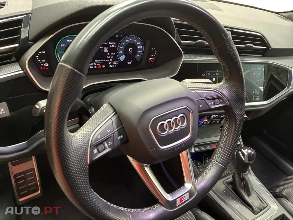 Audi Q3 45 TFSIe S line S tronic