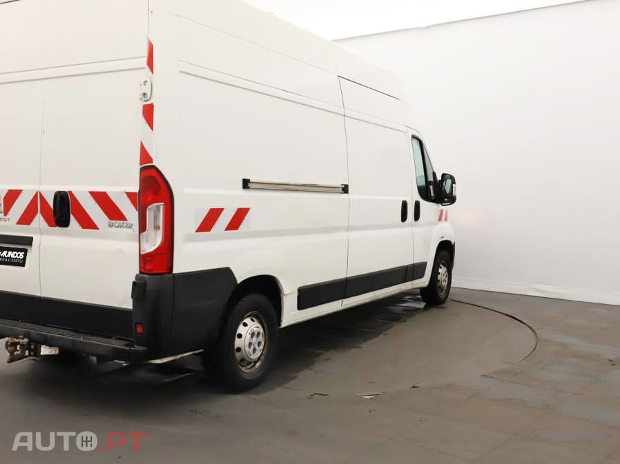 Peugeot Boxer 2.0 BlueHDi 335 L3H3 Premium