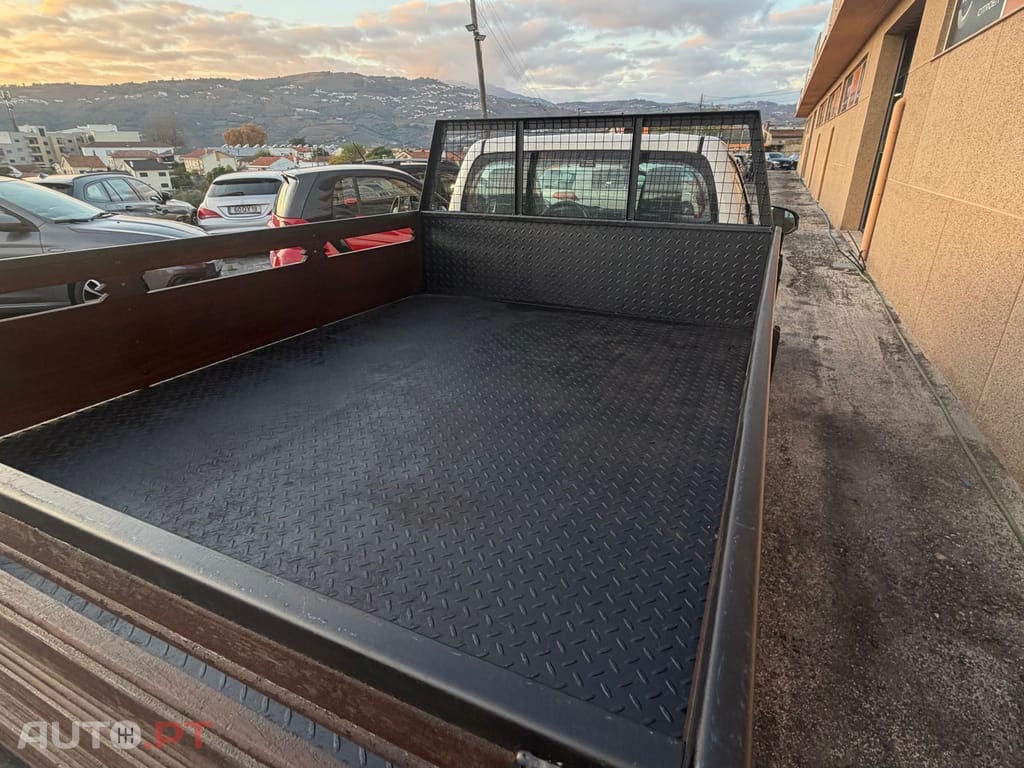 Toyota Hilux 2.4 D-4D 2WD CS CM