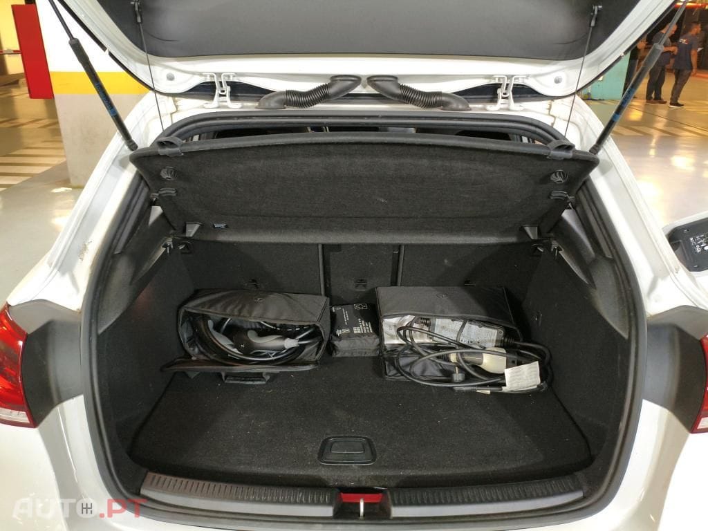 Mercedes-Benz A 250 e AMG Line