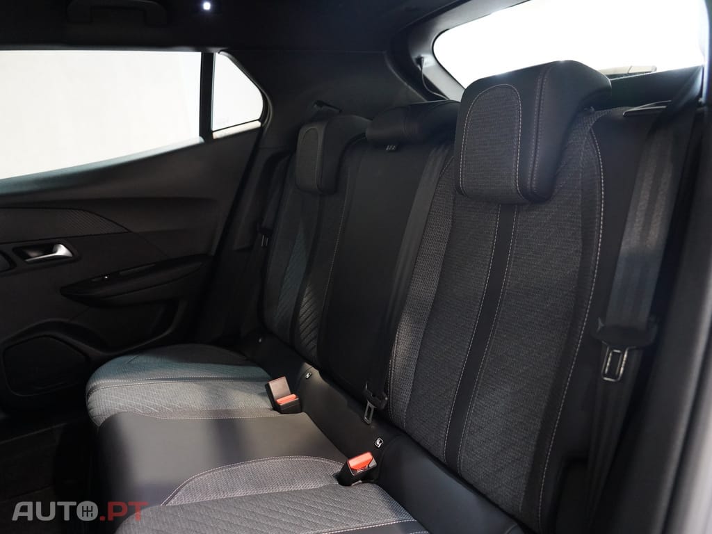 Peugeot 2008 1.2 PureTech Allure EAT8