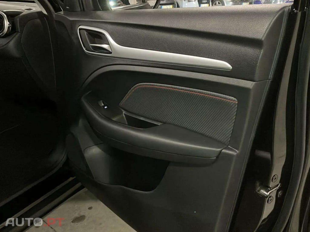 MG ZS EV 72.6 kWh Luxury OBC 11 KW