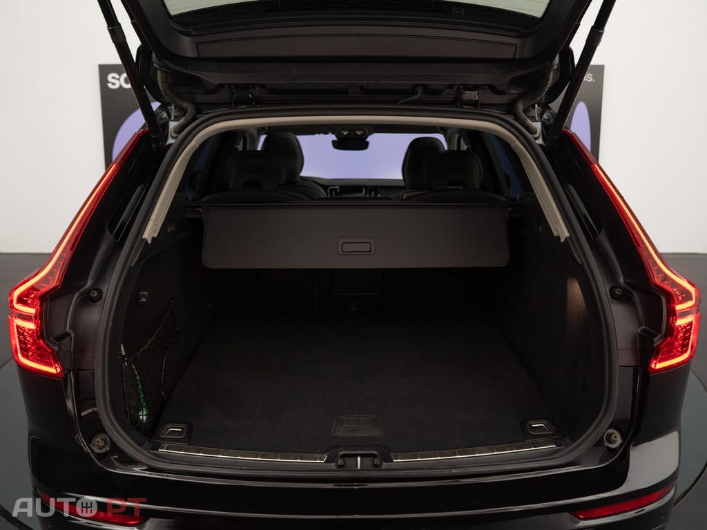 Volvo XC60 2.0 T6 PHEV Ultra Dark AWD