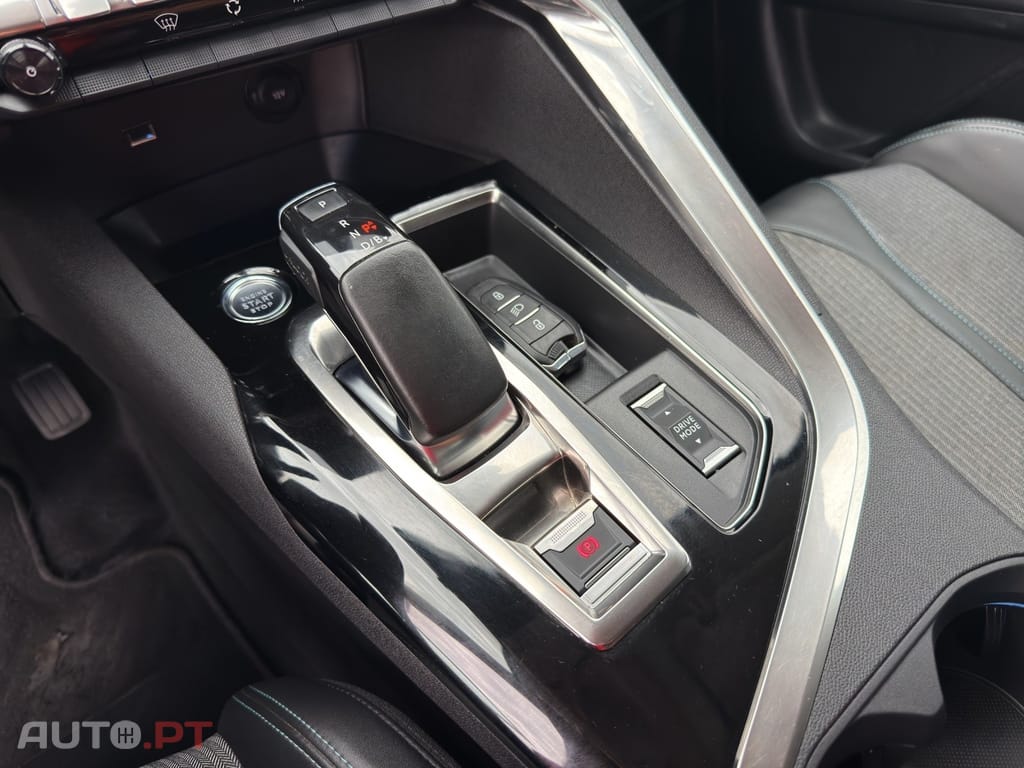 Peugeot 3008 1.6 Hybrid Allure e-EAT8