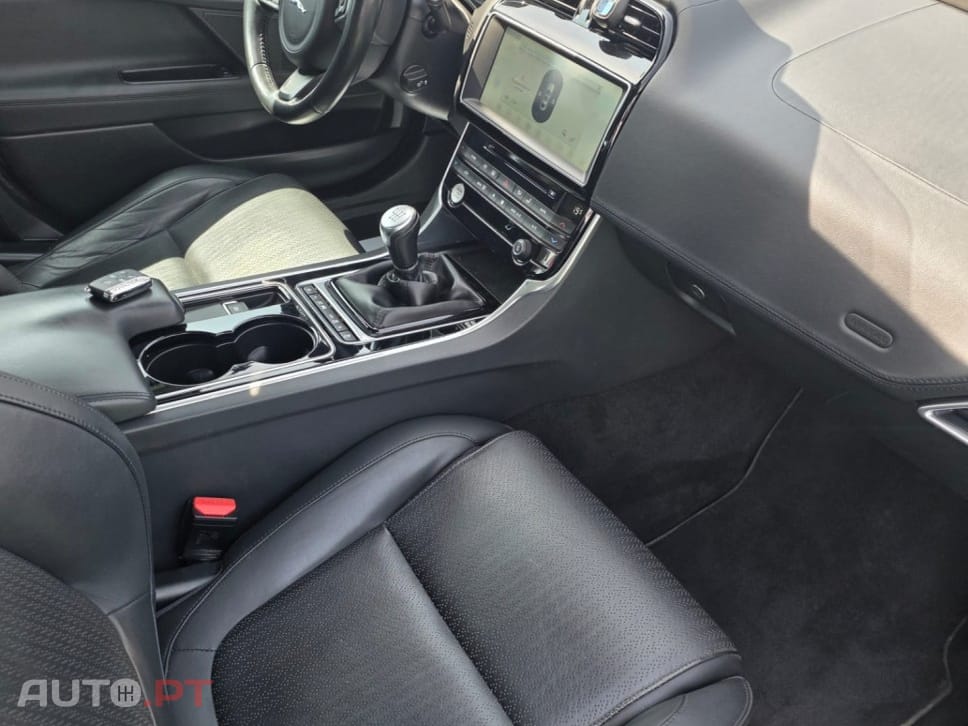 Jaguar XE 2.0 D Prestige