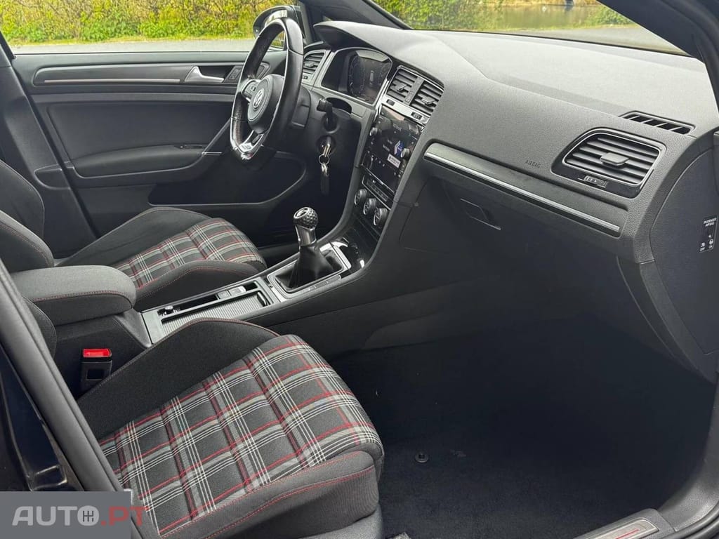 Volkswagen Golf 2.0 TSI  GTI Performance