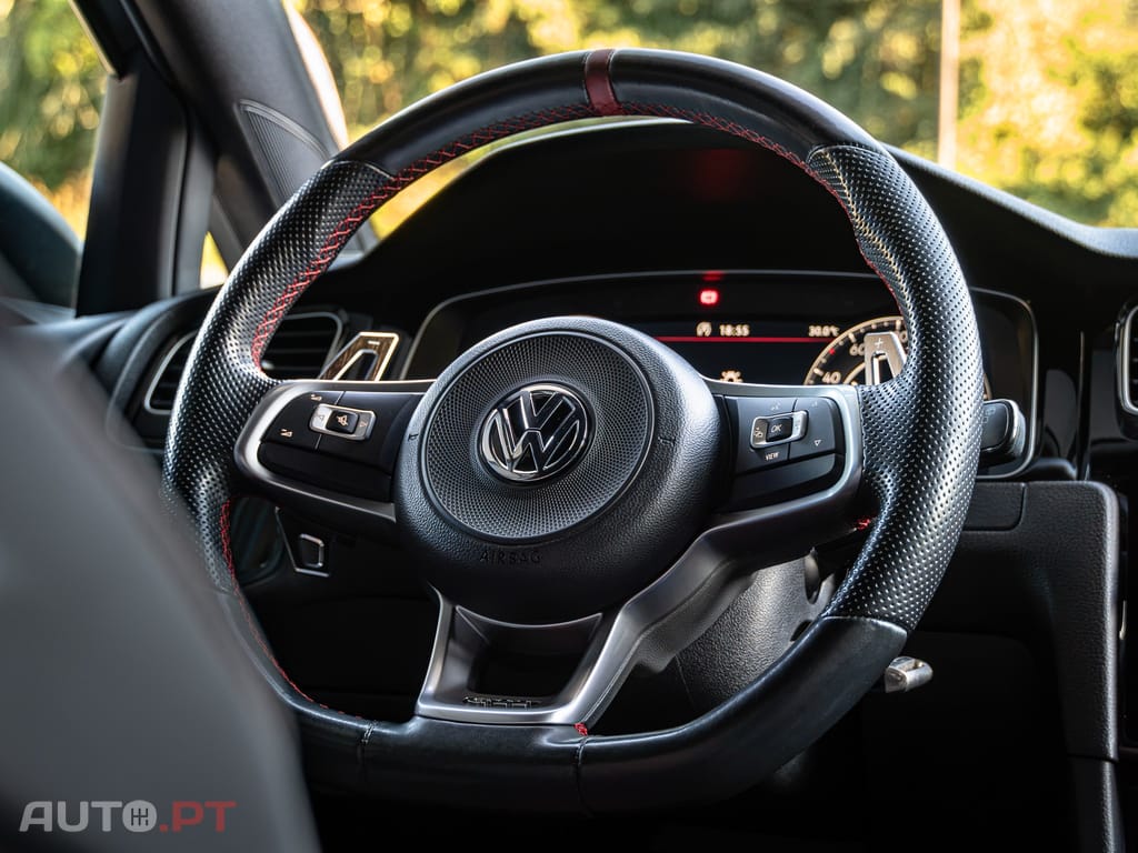Volkswagen Golf 2.0 TSI TCR DSG