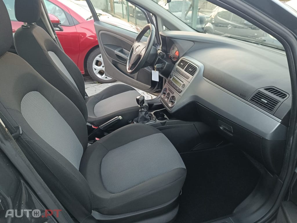 Fiat Grande Punto Outro