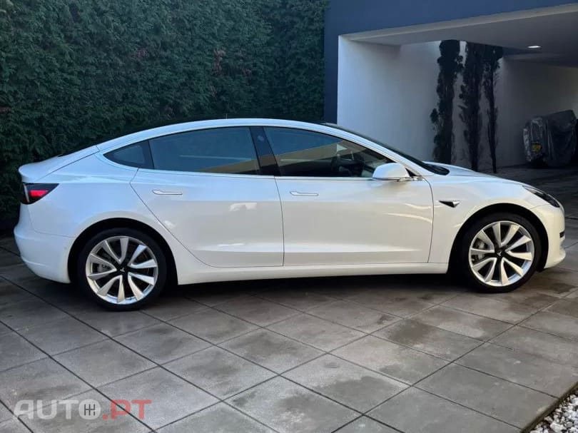 Tesla Model 3 Standard Range Plus RWD
