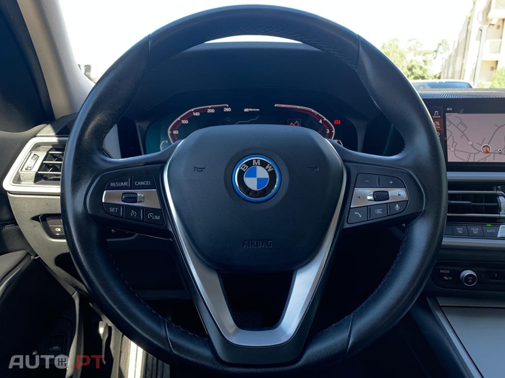 BMW 330 e Touring Line Luxury Auto