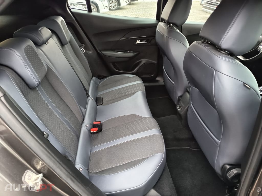 Peugeot 2008 1.2 PureTech Allure Pack EAT8