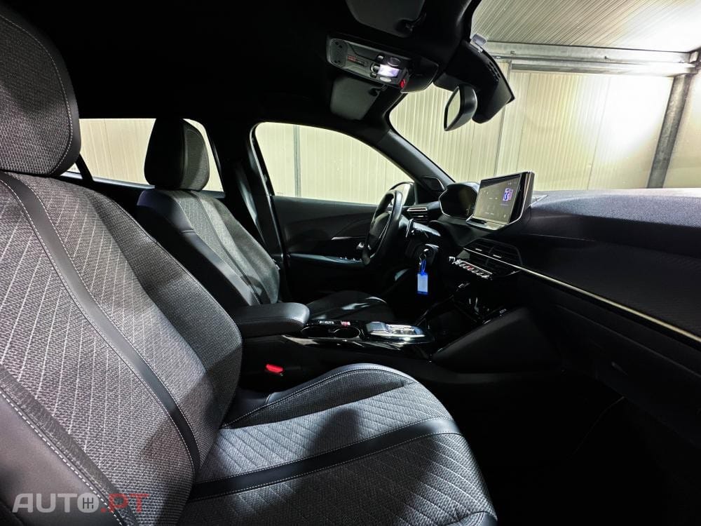 Peugeot 2008 1.2 PureTech Allure EAT8