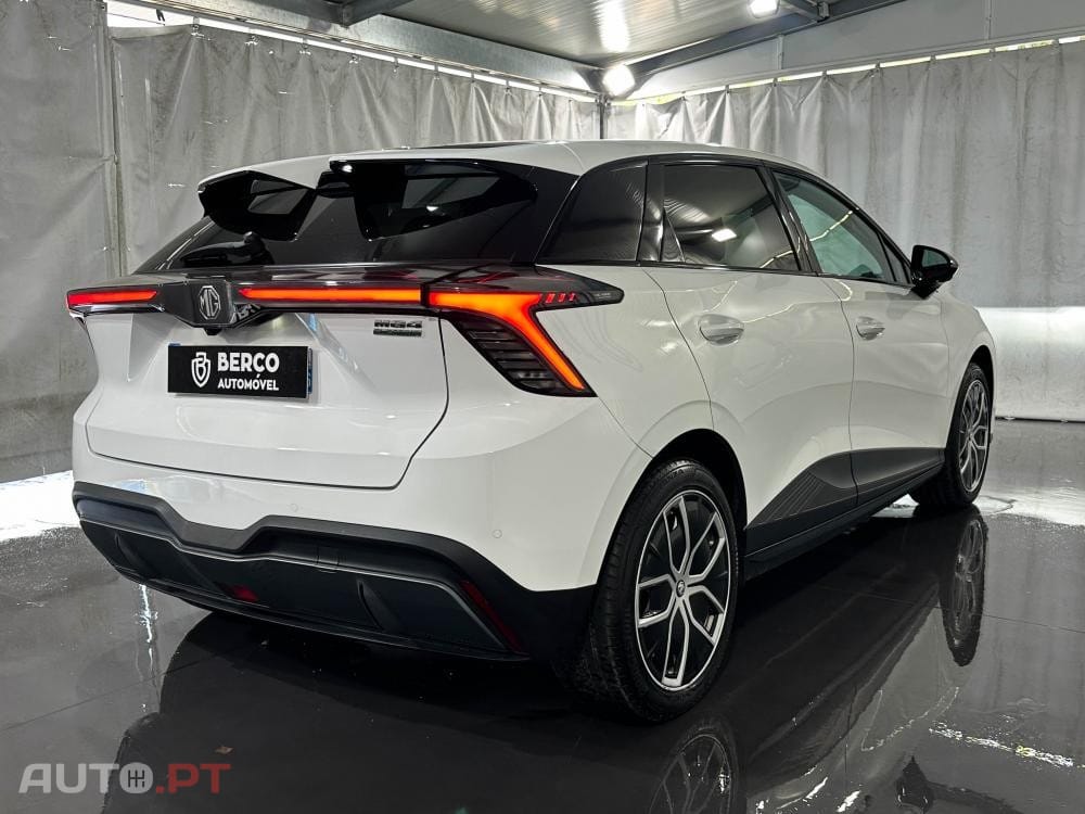 MG MG4 64 kWh Luxury