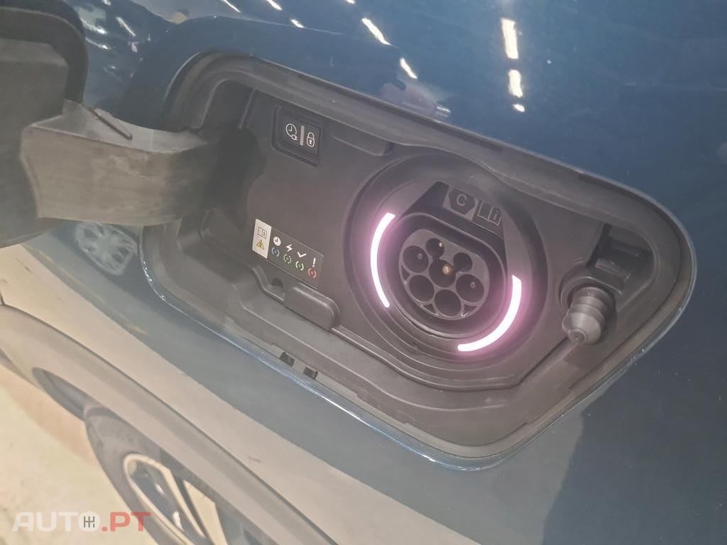 Peugeot 3008 1.6 Hybrid4 Allure e-EAT8