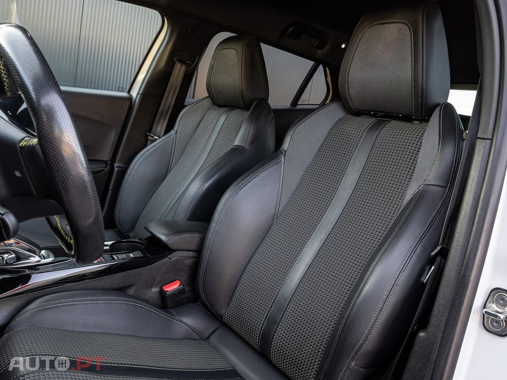 Peugeot E-2008 50 kWh GT