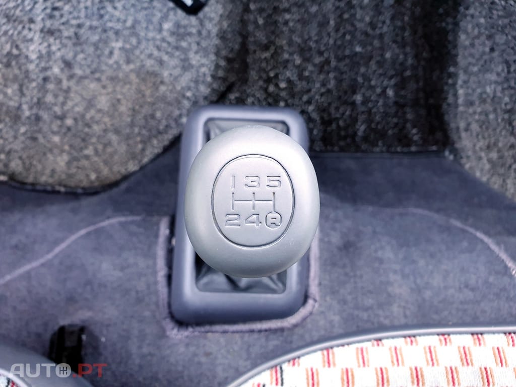 Toyota HiAce 2.4 D LH102L